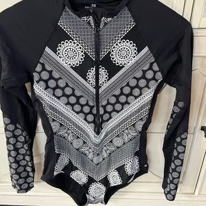 Beach House Women’s sun shirt, swim suit Size 10 NWOT